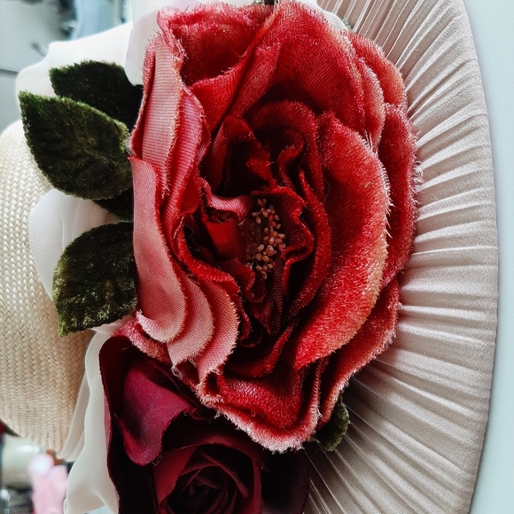 Gorgeous Garden Party Hat - Picture 4 of 4